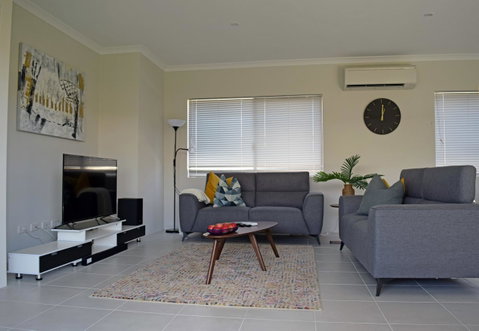 The Kingsleyâ€™s Place â€“ Piara Waters - Accommodation Perth 3