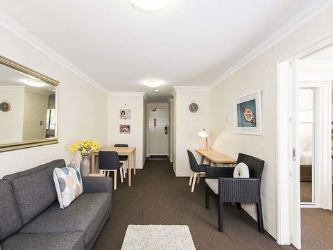 Subiaco Village 28 - Perth Resorts 3