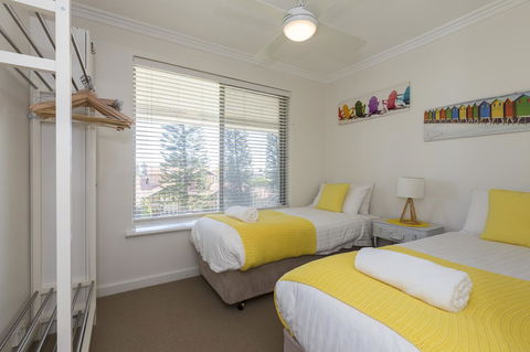 Cottesloe Beach Pines Apartment - Accommodation Perth 8