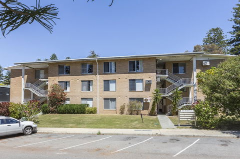 Cottesloe Beach Pines Apartment - Accommodation Perth 12