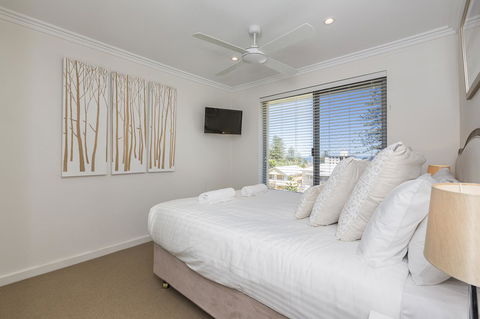 Cottesloe Beach Pines Apartment - Accommodation Perth 6
