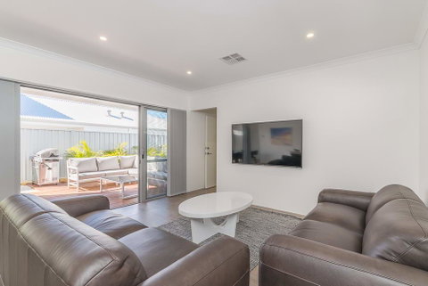 Karrinyup Waters Luxury House Rental - Accommodation Perth 9