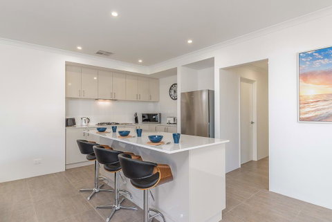 Karrinyup Waters Luxury House Rental - Accommodation Perth 8