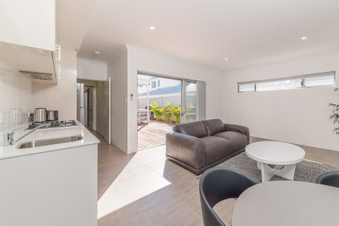 Karrinyup Waters Luxury House Rental - Accommodation Perth 7