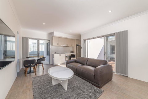 Karrinyup Waters Luxury House Rental - Accommodation Perth 3