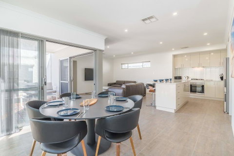 Karrinyup Waters Luxury House Rental - Accommodation Perth 18
