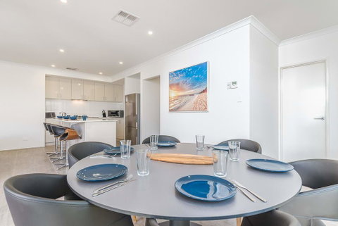 Karrinyup Waters Luxury House Rental - Accommodation Perth 1
