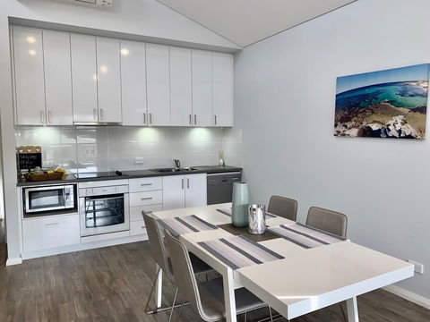 17 By The Sea - Accommodation Perth 9