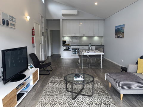 17 By The Sea - Accommodation Perth 11