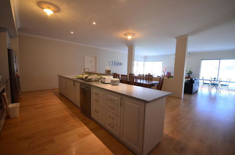 Ellard Bed & Breakfast - Perth Resorts 14