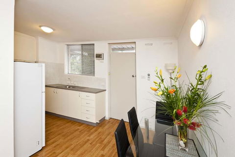 Cunningham Terrace 8 - Accommodation Perth 4