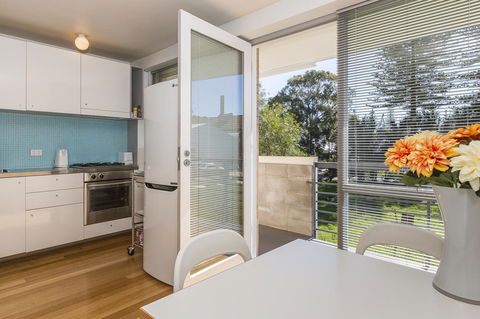 Cottesloe Tree Top Studio - Executive Escapes - Accommodation Perth 5