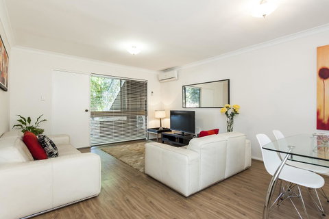 Forrest St - Perth Resorts 4