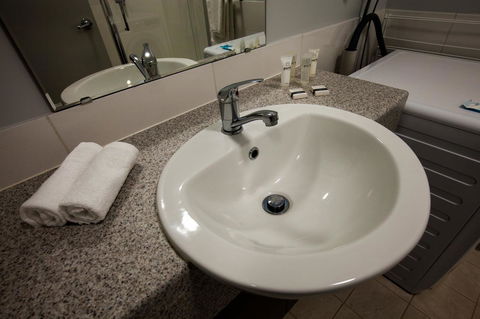 Beadon Bay Hotel - Accommodation Perth 10
