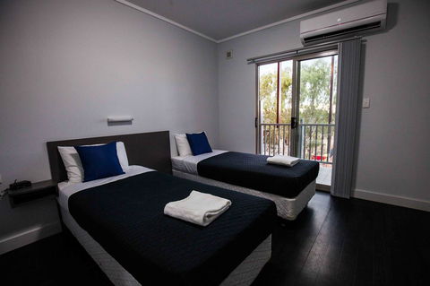 Beadon Bay Hotel - Accommodation Perth 6