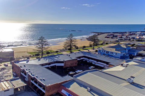 Beachfront Voyager Motor Inn - Perth Resorts 5