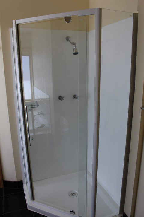 Tullah Lakeside Lodge - Accommodation Perth 4