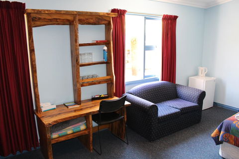 Tullah Lakeside Lodge - Accommodation Perth 9