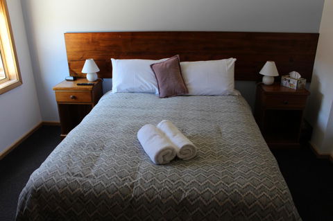 Tullah Lakeside Lodge - Accommodation Perth 2
