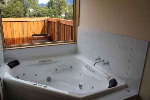Tullah Lakeside Lodge - Accommodation Perth 17