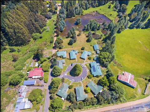 Giants Table And Cottages - Accommodation Perth 0