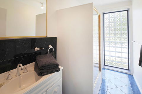 Georges Bay Apartments - Accommodation Perth 30