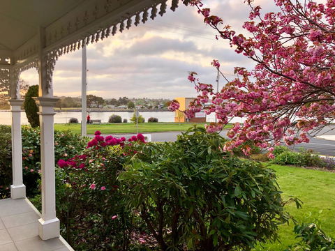 Riverbank Villa - Accommodation Perth 9