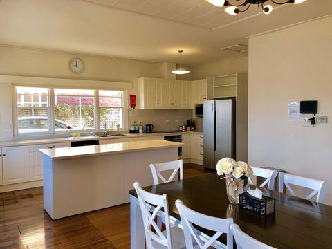 Riverbank Villa - Accommodation Perth 5