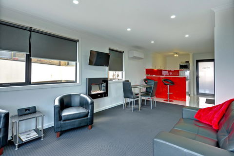 Burnie By The Bay Apartments - Perth Resorts 6