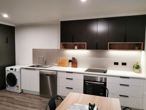 Youngtown Executive Apartments - 2BR Included, Free Parking & Wifi, Sofa Bed & Cot Fee Applies - Accommodation Perth 1