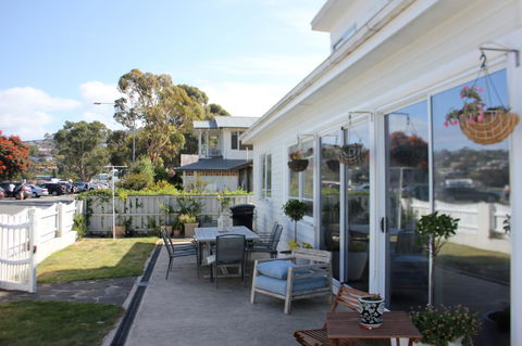 The Ultimate Beach House - Accommodation Perth 11