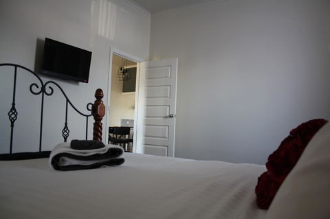 Apartment 5ive - Accommodation Perth 11