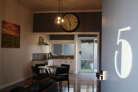 Apartment 5ive - Accommodation Perth 9