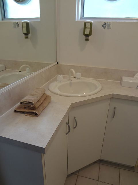 Adina Place Motel Apartments - Perth Resorts 24