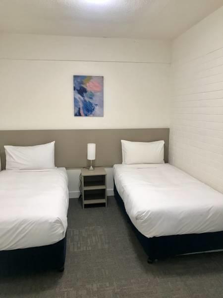 Adina Place Motel Apartments - Perth Resorts 10