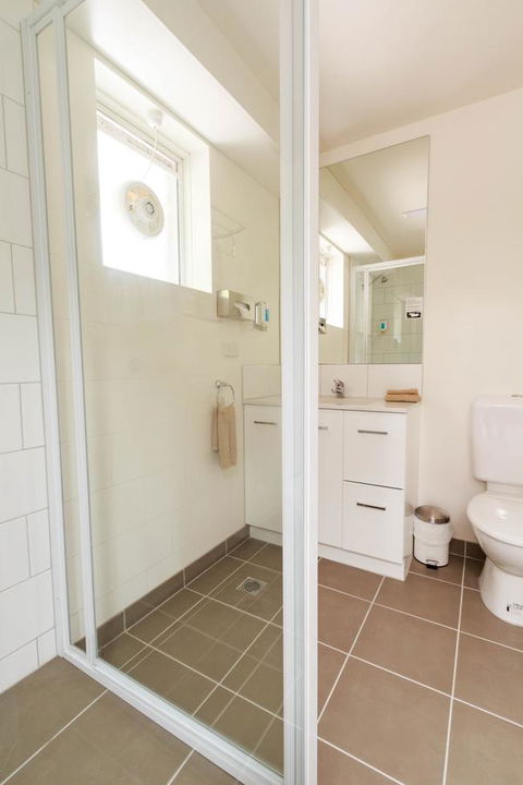 Adina Place Motel Apartments - Perth Resorts 3