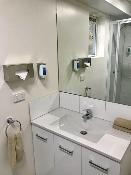 Adina Place Motel Apartments - Perth Resorts 9