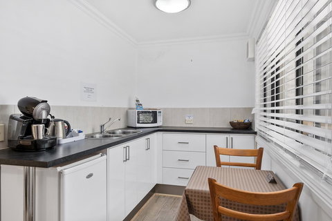 Oyster Cove Chalet - Perth Resorts 9