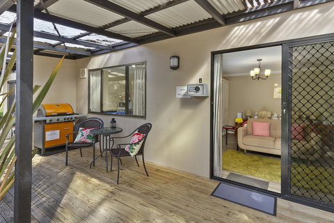 Oyster Cove Chalet - Perth Resorts 3