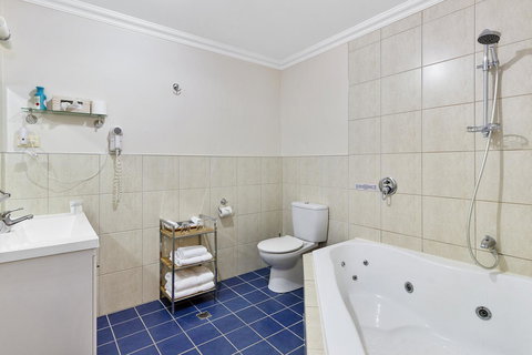 Oyster Cove Chalet - Perth Resorts 12