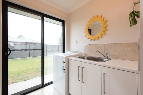 Euphoria House - Accommodation Perth 6