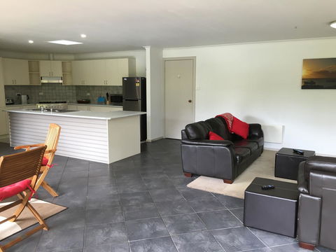 Island Breeze Motel - Perth Resorts 3