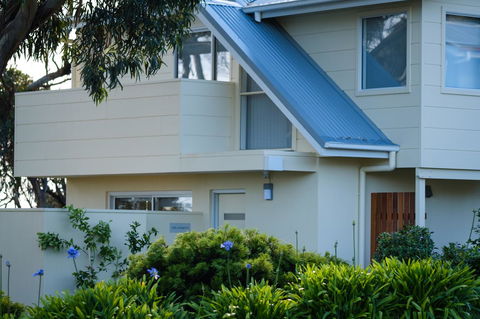 Cod Rock Point - Perth Resorts 1
