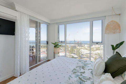 NEW Beautiful 1 Bedroom Beach Views Broadbeach - Accommodation Perth 0
