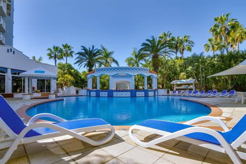 NEW Beautiful 1 Bedroom Beach Views Broadbeach - Accommodation Perth 3