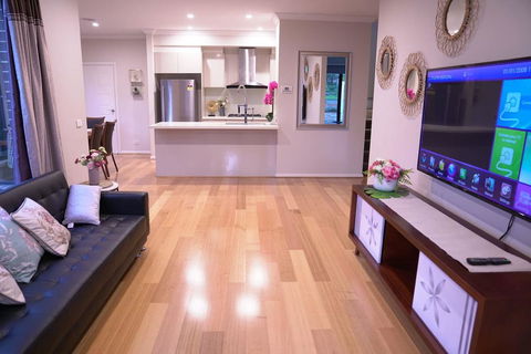 New Comfort House Near Box Hill - Accommodation Perth 2