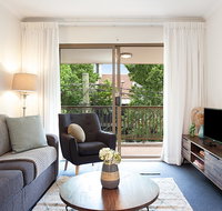 Newly-furnished 2-Bed Apartment with Gym and Pool - Accommodation Perth