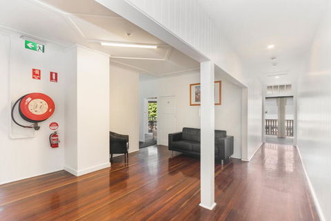 Newmarket Hotel - Accommodation Perth 3