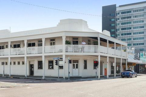 Newmarket Hotel - Accommodation Perth 2