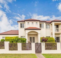 Nice home in the Regatta waters estate close to theme parks - Accommodation Perth